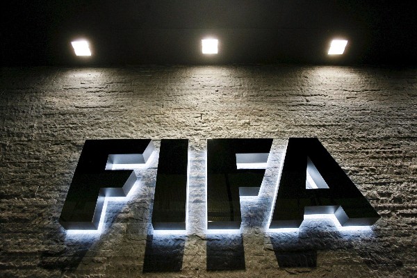 La comisión de reformas de la Fifa, cuenta con la presión de los patrocinadores para acelerar las mismas. (Foto Prensa Libre: AP)