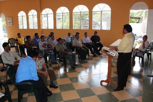 Pastores de iglesias evangélicas de Petén ultiman detalles  de la cumbre   de iglesias evangélicas.
