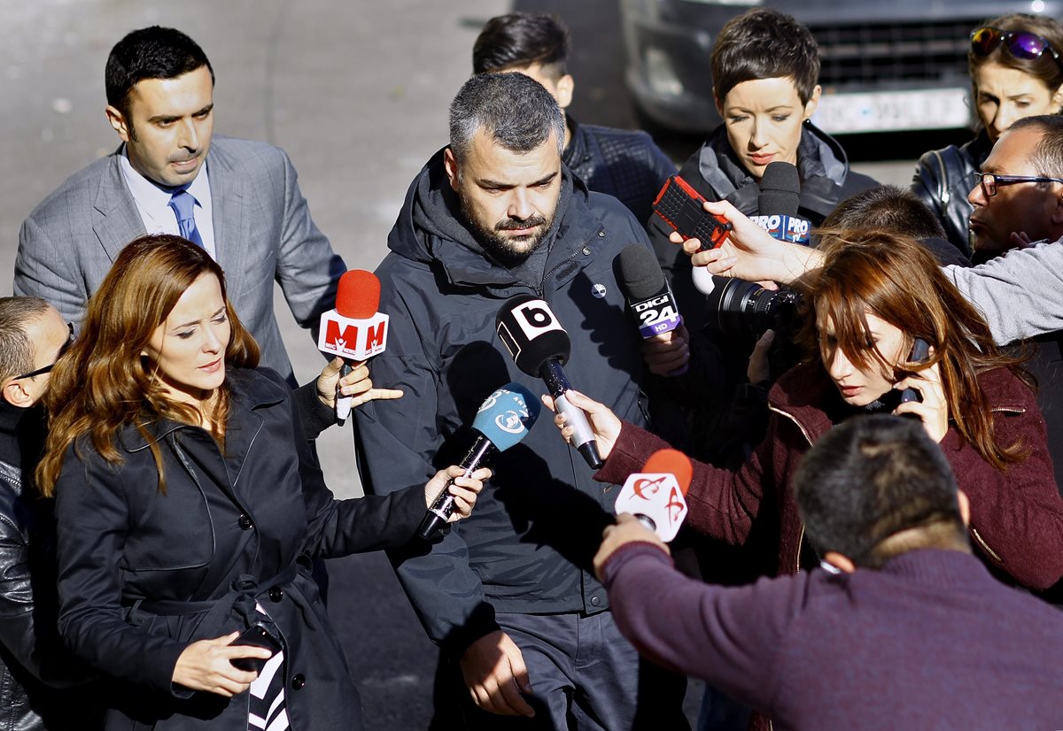 Costin Mincu (centro), uno de los dueños de la discoteca.(Foto Prensa Libre: EFE).