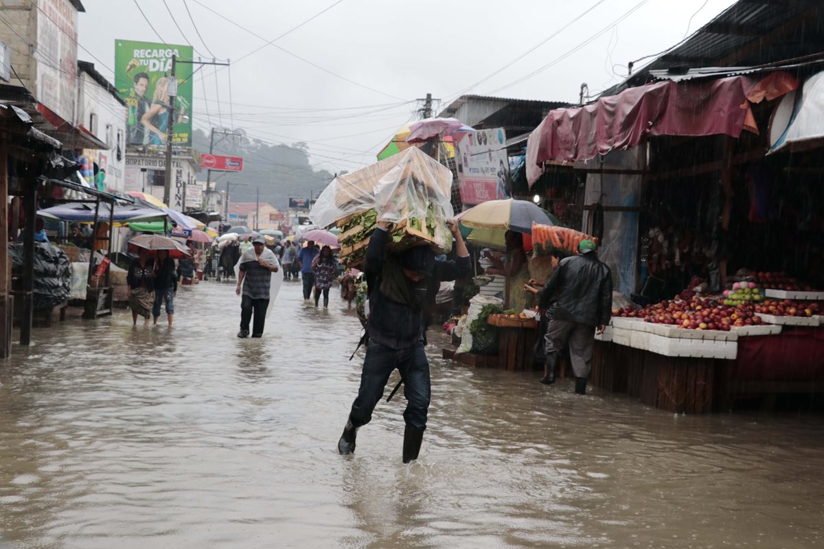 Mercado La Terminal, zona 4, Cobán, Alta Verapaz, afectado por las lluvias. Foto Prensa Libre: Eduardo Sam Chun