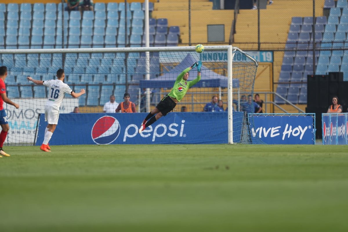 Nicholas Hagen fue fundamental para mantener la portería de Municipal en cero. (Foto Prensa Libre: Francisco Sánchez)