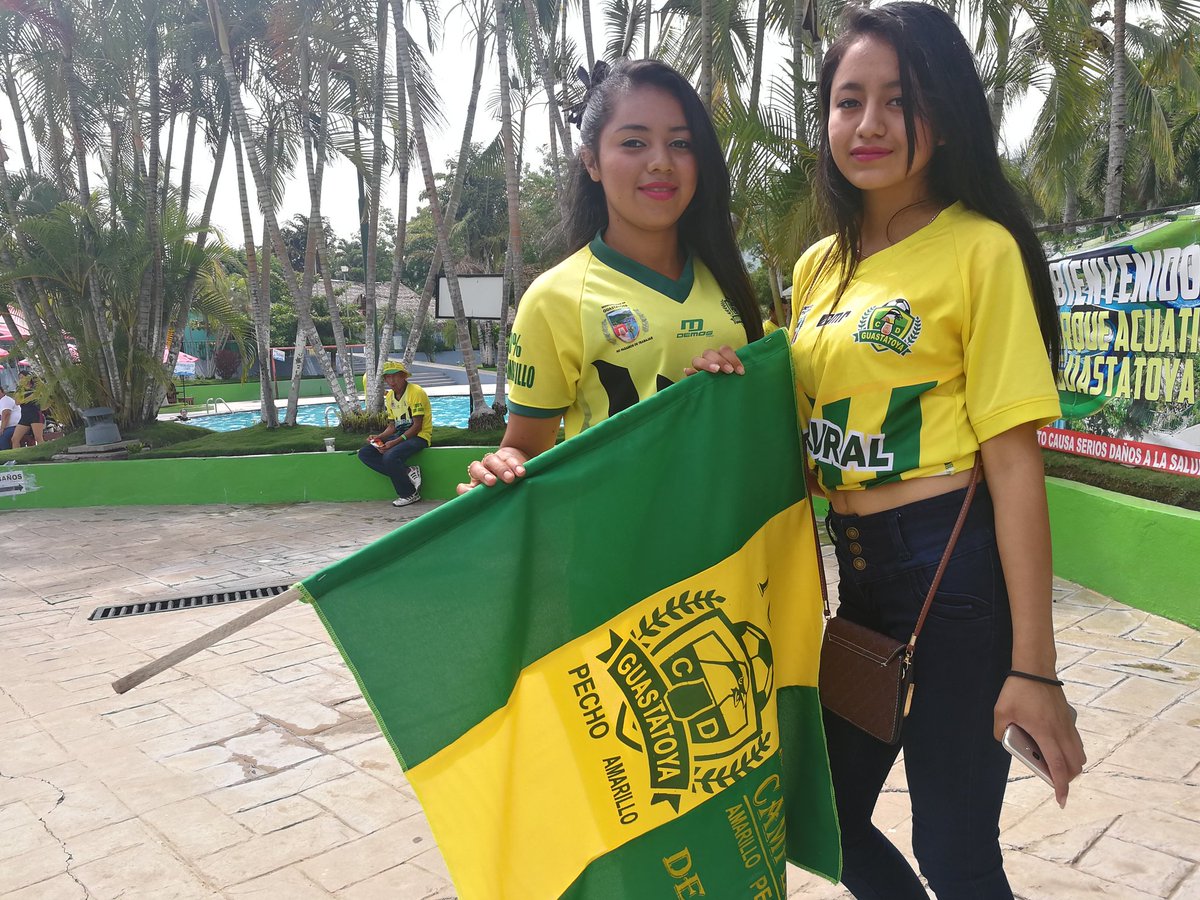 Rosi Morales y Paola Cáceres dos aficionadas que están listas para apoyar al cuadro pechoamarillo.