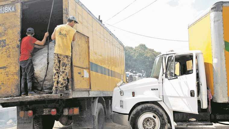 El costo por el servicio de recolección de basura se ha incrementado en varias colonias de la ciudad (Foto Prensa Libre: Hemeroteca PL)