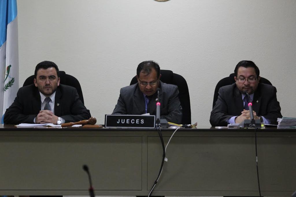 Jueces del Tribunal de Sentencia de Huehuetenango que dictó sentencia por la muerte de hombre de un hombre en Chiantla. (Foto Prensa Libre: Mike Castillo)