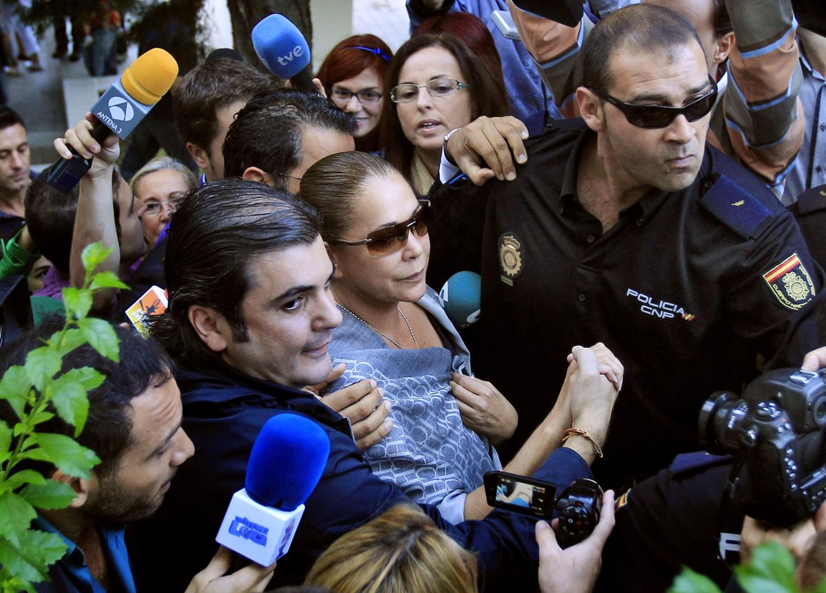 La cantante española Isabel Pantoja rumbo a una corte en Marbella en octubre del 2010. (Foto Prensa Libre: AP)