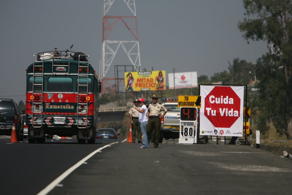 Por el desplazamiento de veraneantes y feligreses por la Semana Santa fueron inaugurados los campamentos del Sistema Nacional de Prevención en Semana Santa (Sinaprese).  (Foto Prensa Libre Hemeroteca PL)