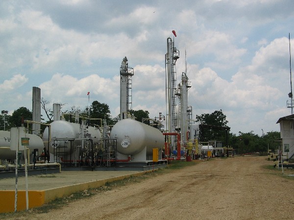 De las seis áreas adjudicadas en el 2013 para la exploración y explotación de petróleo solo dos contratos han sido firmados y autorizados por el Gobierno. (Foto: Hemeroteca PL).