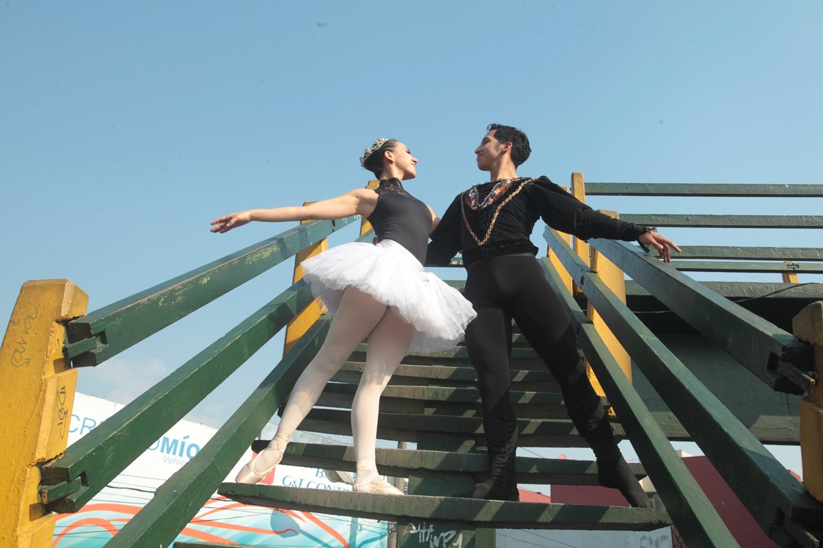 Luisa Chaluleu y Wálter Mayén celebran a la danza (Foto Prensa Libre: Ángel Elías)