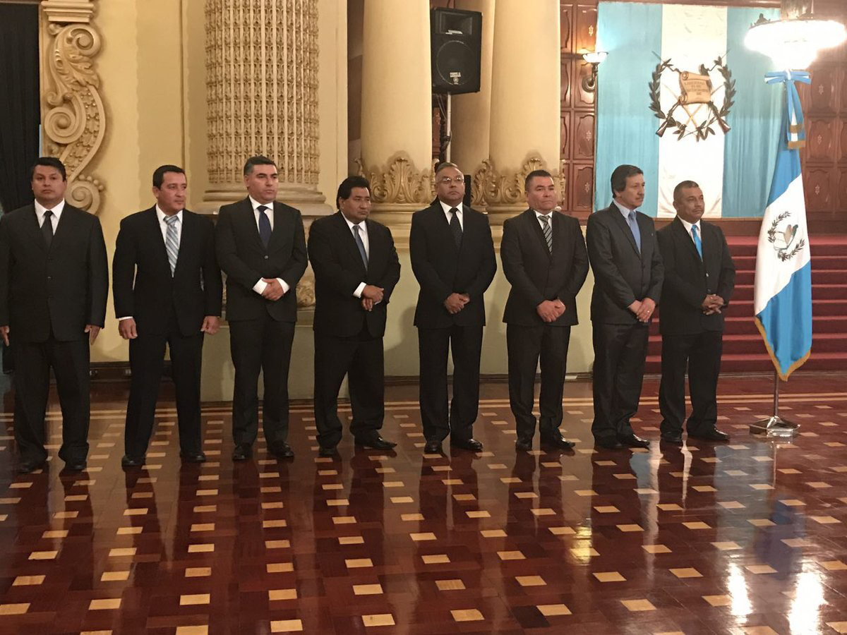 Ocho gobernadores  fueron juramentados dos días después de la tragedia en el Hogar Seguro Virgen de la Asunción. (Foto Prensa Libre: Hemeroteca PL)