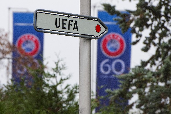 La sede de la Uefa fue registrada por la policia suiza, por vinculos en la filtración de los "Papeles de Panamá". (Foto Prensa Libre: AP)