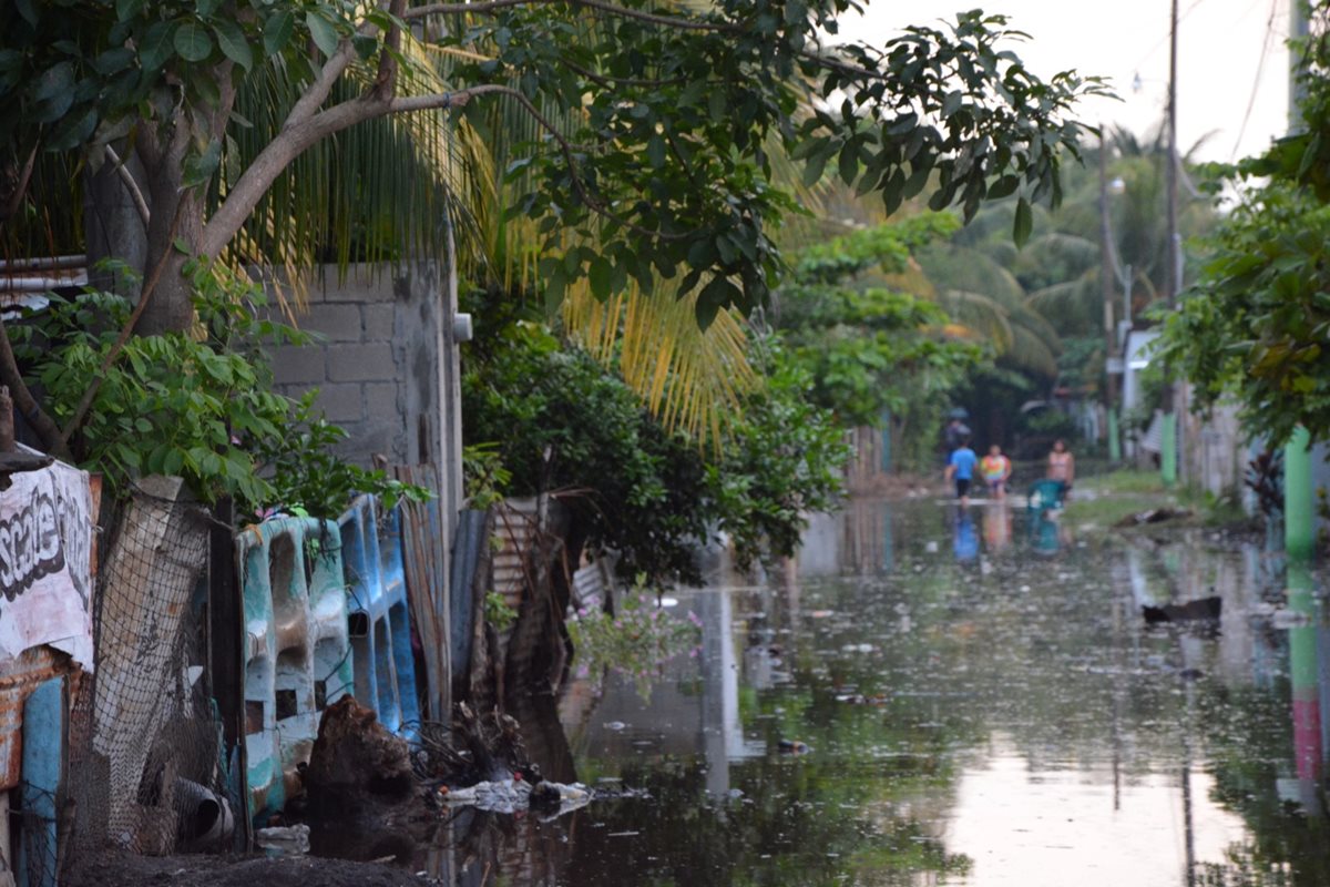 Uno de los sectores afectados por las inundaciones en Puerto San José, Escuintla. (Foto Prensa Libre: Enrique Paredes)