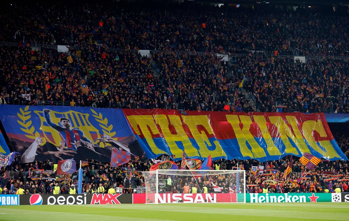 Para los seguidores Messi es su rey.  (Foto Prensa Libre: AFP)