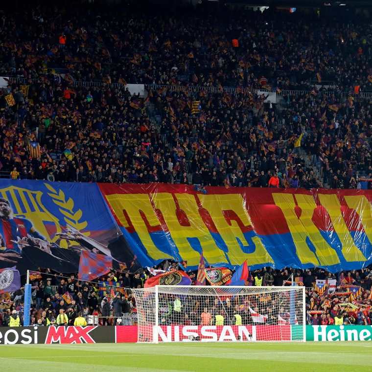 Para los seguidores Messi es su rey.  (Foto Prensa Libre: AFP)