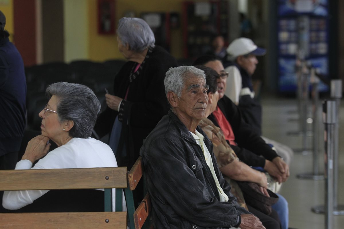 Pensionados del Estado tienen hasta el 15 de enero de 2016 para demostrar su supervivencia. (Foto Prensa Libre: Hemeroteca PL)