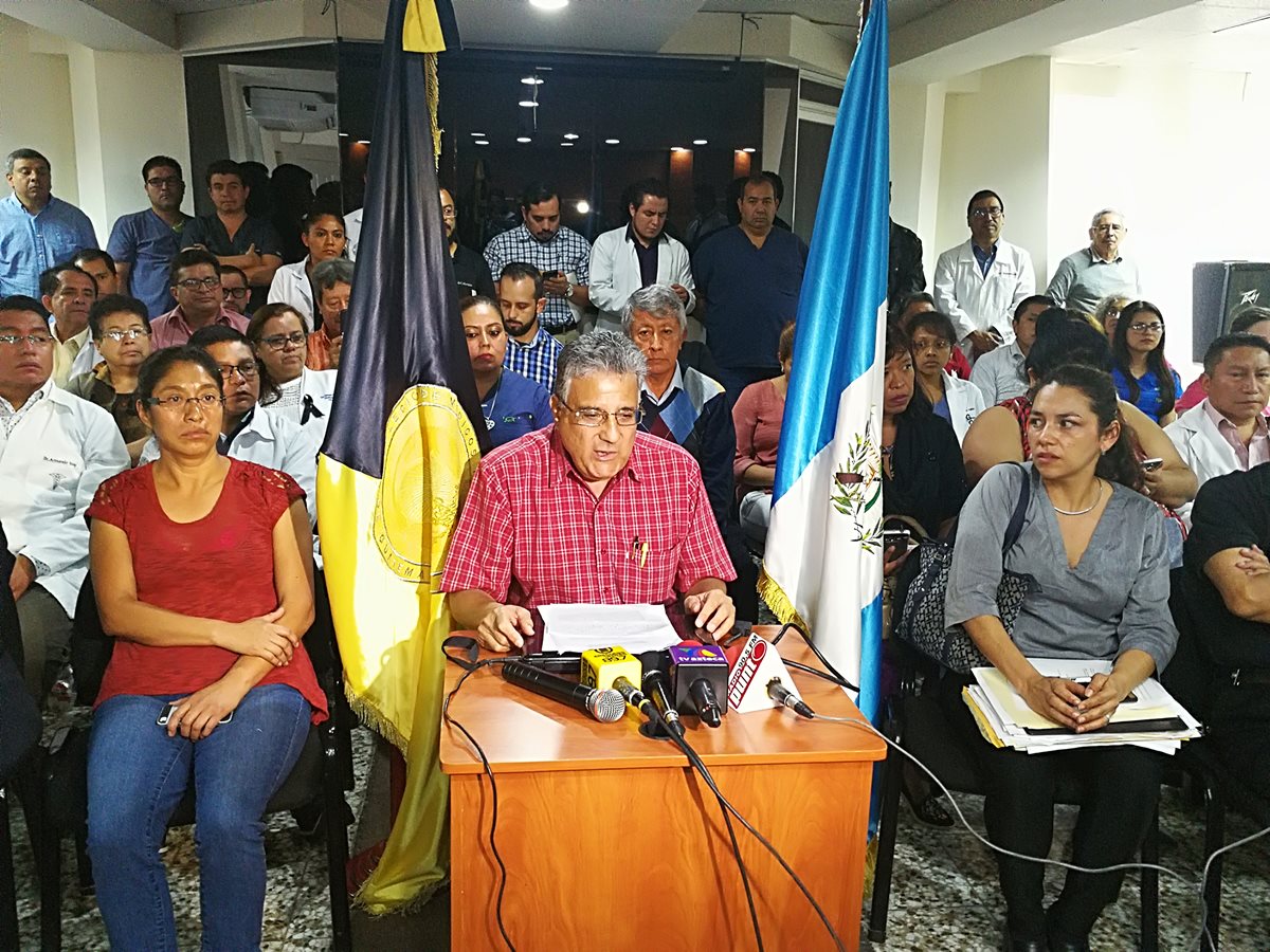 El comité ad hoc de los profesionales de la Salud Pública anunciaron una marcha pacífica para este viernes 7 de septiembre, que también se efectuará en Petén. (Foto Prensa Libre: Ana Lucía Ola)