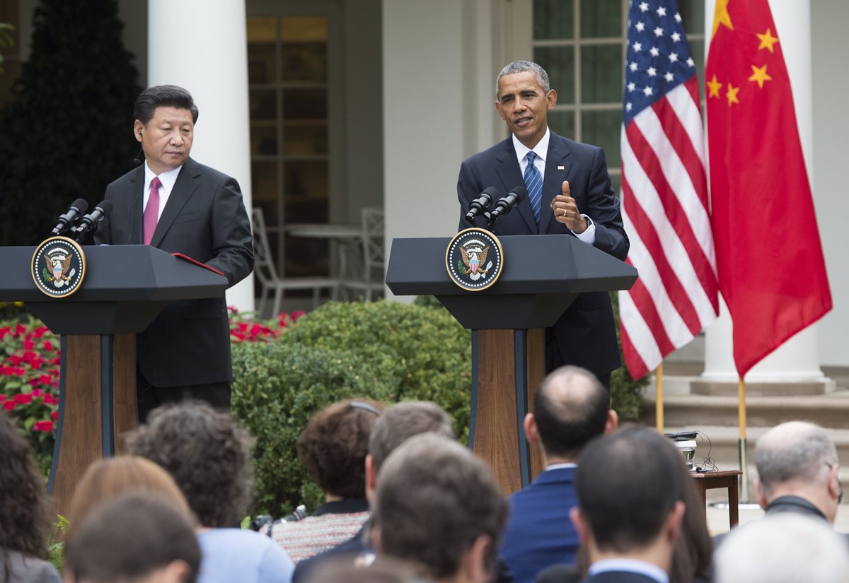 Xi Jinping, presidente de China, junto a su homólogo, Barack Obama. (Foto Prensa Libre: AFP).