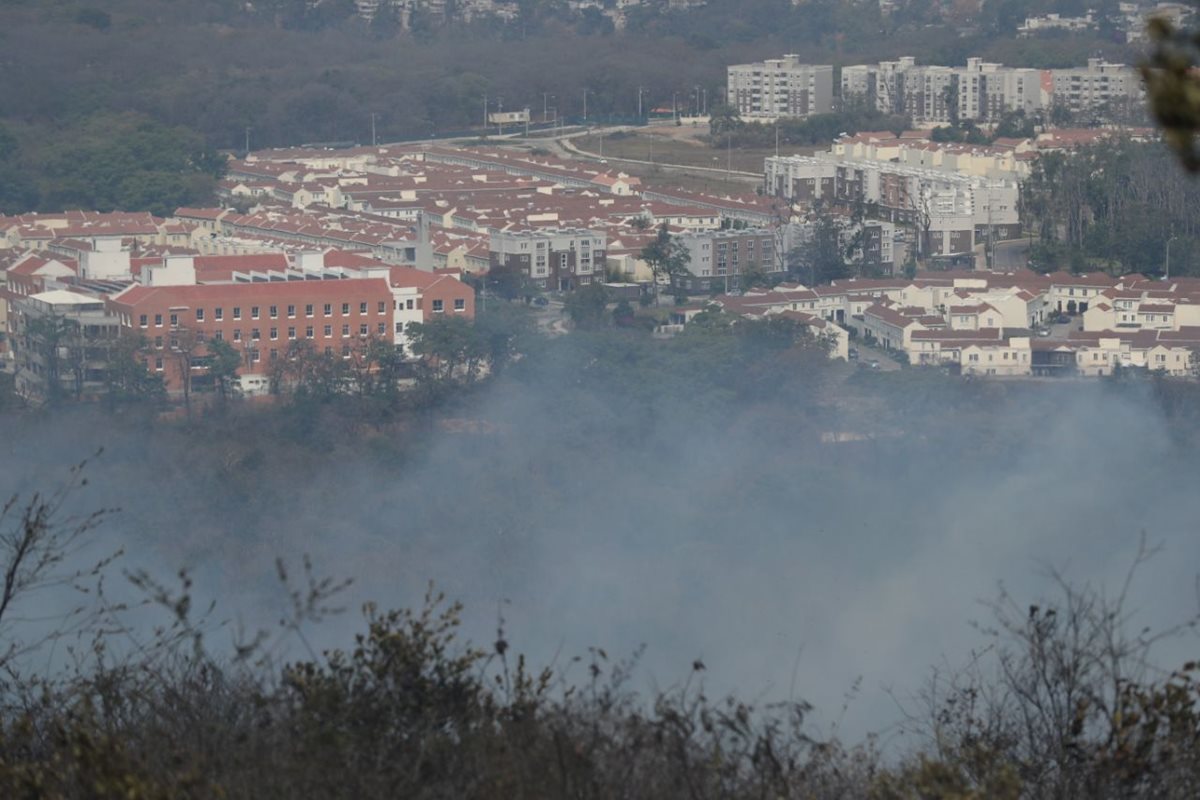 En los alrededores del lugar hay varios condominios.