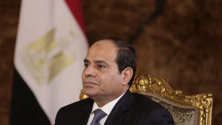 El presidente egipcio Abdel-Fattah el-Sissi, durante una conferencia de prensa en El Cairo. (Foto Prensa Libre: AP).