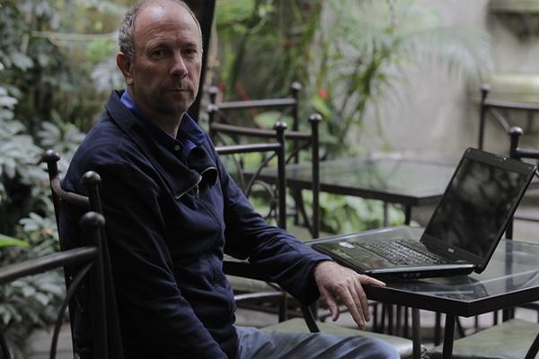 El etnohistoriador Ruud van Akkeren se especializa en la investigación de textos indígenas coloniales (Foto Prensa Libre: Álvaro Interiano).<br _mce_bogus="1"/>