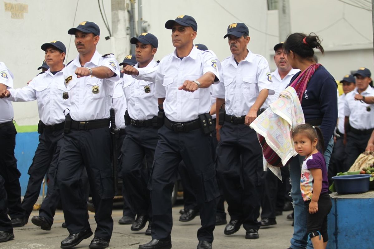 Los nuevos policías darán seguridad preventiva a la población. (Foto Prensa Libre: Érick Ávila)