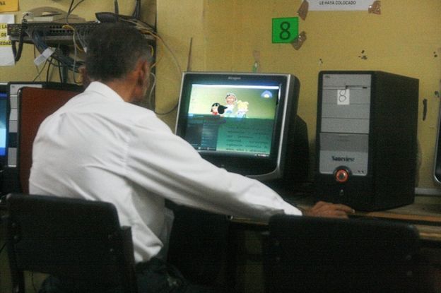 Esta era la computadora favorita de Juan Carlos Sánchez Latorre en el cibercafé que sigue ubicado en la avenida Libertador de Maracaibo, en el oeste de Venezuela. (Foto: Humberto Matheus)