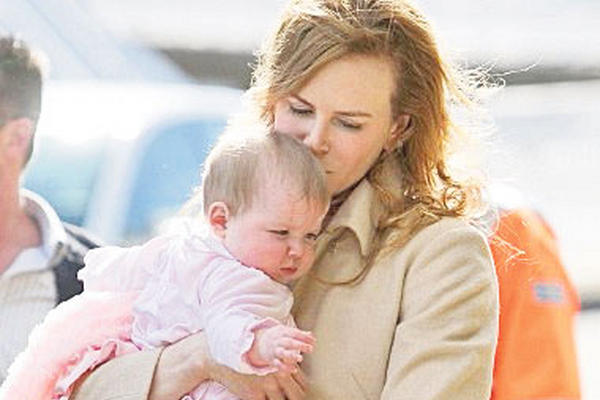 La primera hija  biológica que la actriz Nicole Kidman tuvo con  Keith Urban,  fue llamada Sunday Rose, que traducido al español sería: rosa de domingo. (Foto Prensa Libre: Archivo)