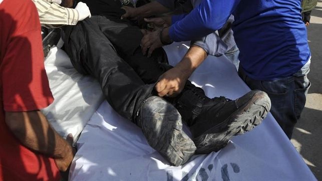 Diecinueve mueren en choque de bus con un camión. (Foto Prensa Libre: EFE)