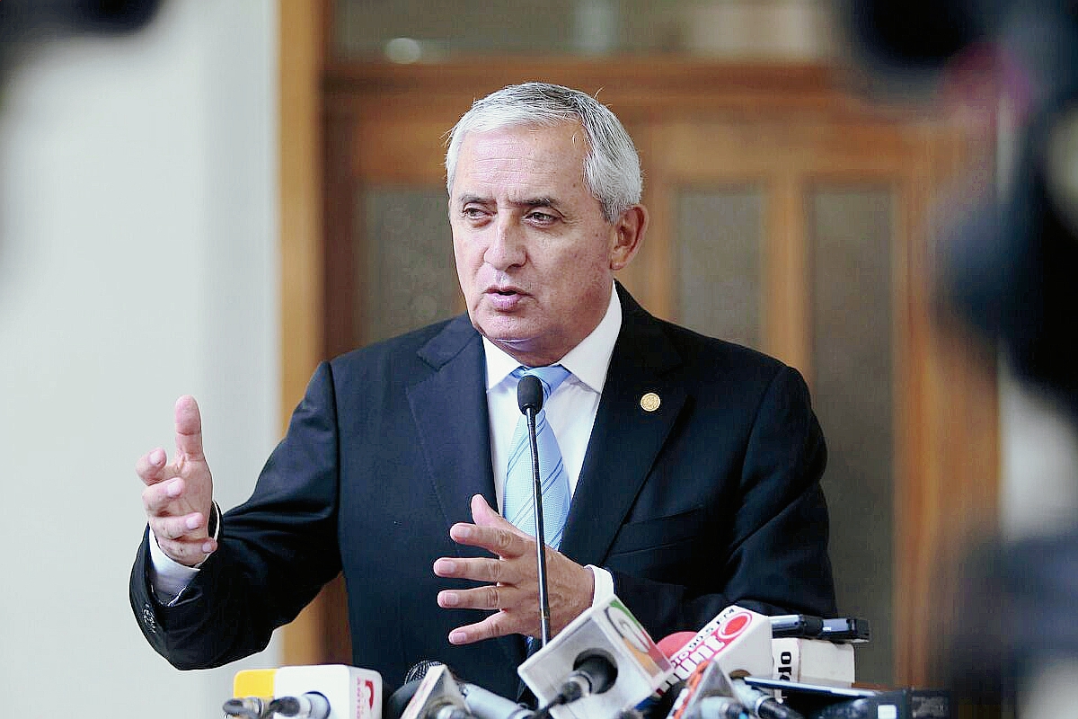 El presidente Otto Pérez dio declaraciones en Casa Presidencial( Foto Prensa Libre: Edwin Bercian)