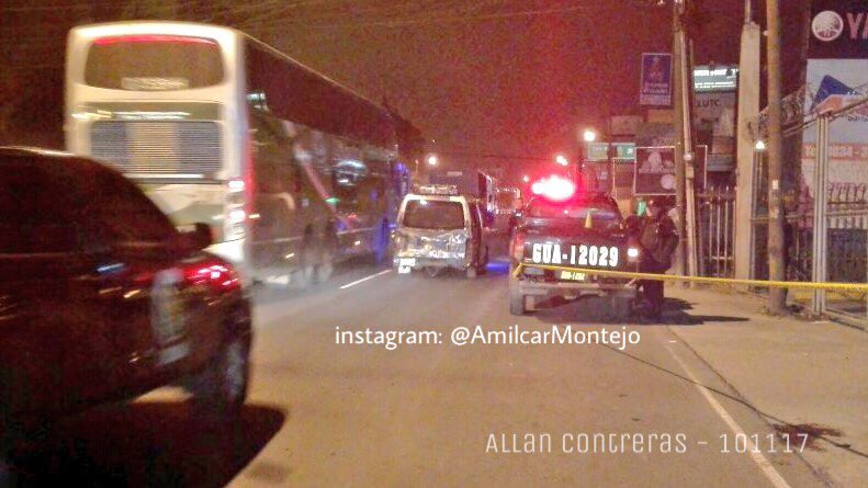 Ataque armado en kilómetro 7.7 de la ruta al Atlántico. (Foto Prensa Libre: Amílcar Montejo)