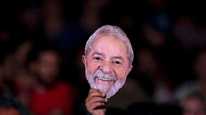 La convención del PT oficializó la candidatura de Lula, aunque su participación en las elecciones aún sea incierta. (AFP)