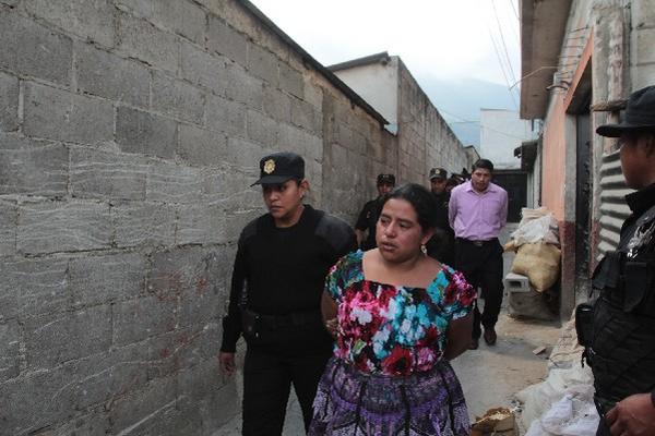 ANA Elizabeth García León y Óscar Icaj Mixtún son dos de los tres detenidos ayer en el Tercer Cantón,  Santa María de Jesús.