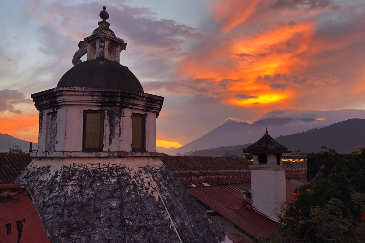 Austin Mann fue el fotógrafo que puso a prueba la poderosa cámara del iPhone X con los bellos paisajes de La Antigua y el Lago de Atitlán. (Foto Prensa Libre: Austin Mann)