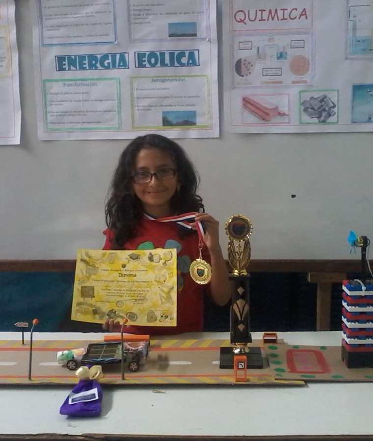 La menor ha participado en varios concursos de ciencia y tecnología. (Foto Prensa Libre: María Longo)