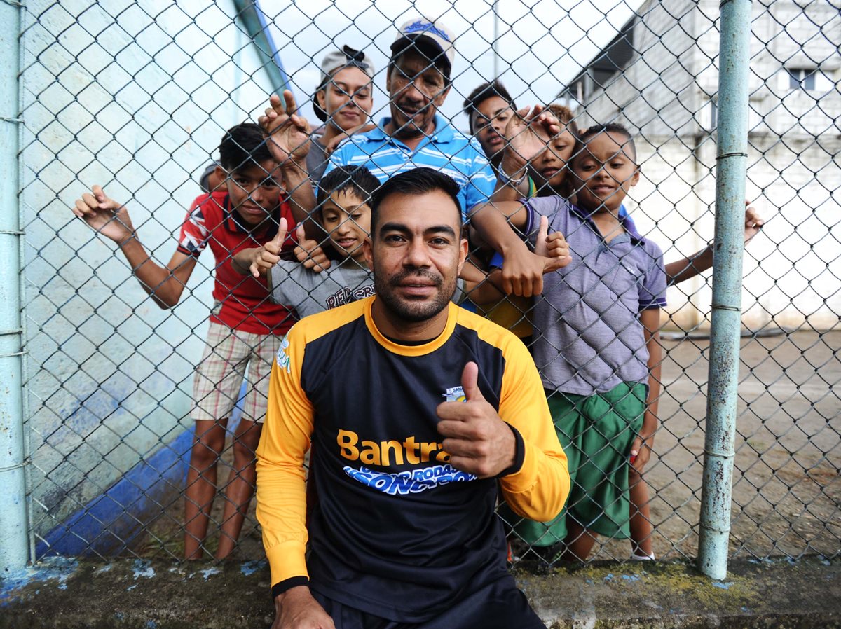 Motta confesó sentirse querido con el cariño que recibió en su primer día de entrenamiento en Sanarate. (Foto Prensa Libre: Francisco Sánchez)
