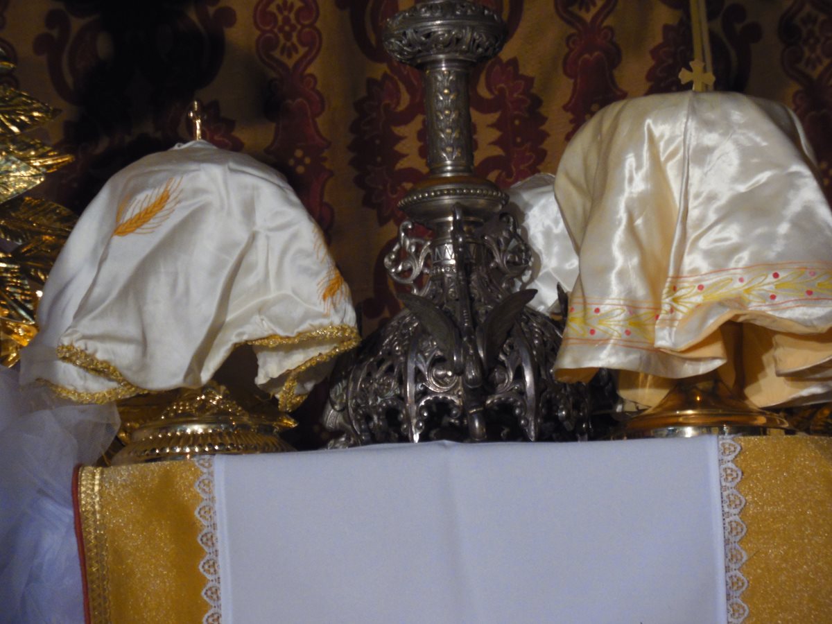 El Jueves Santo se consagran las hostias que servirán para la comunión de ese día y del Viernes Santo. (Foto: Néstor Galicia)