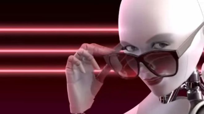 La marca de vodka sueca Svedka lleva años usando una sensual robot femenino como imagen publicitaria. (SVEDKA)