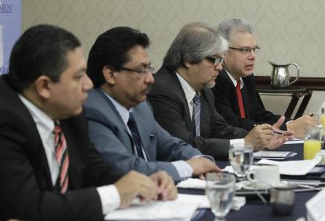 Durante una reunión de asesores fiscales, los expertos refirieron que la inseguridad es un factor que aleja a la inversión extranjera directa. (Foto Prensa Libre: Álvaro Interiano)