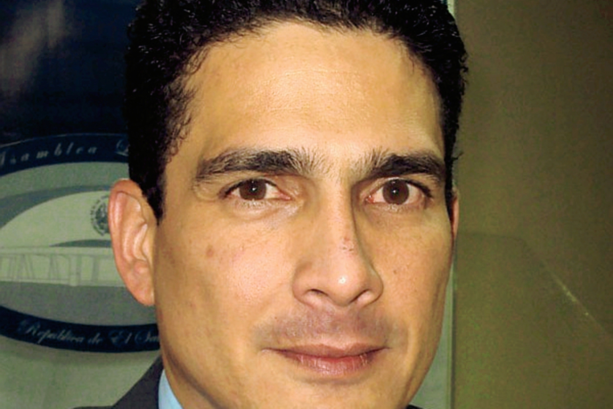 Robert D´Abuisson,  exmilitar salvadoreño de derecha. (Foto: elsalvadornoticias.net)