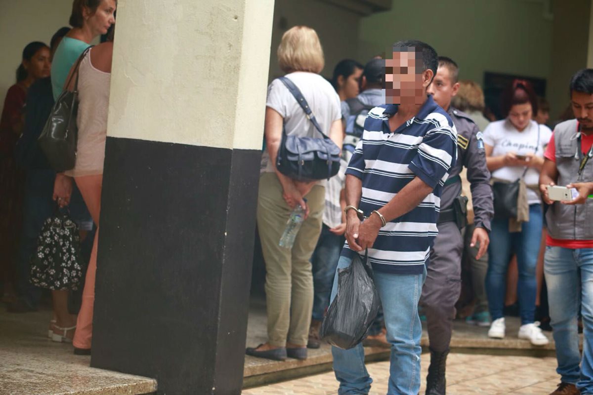 Eduardo Bim, vicepresidente de la Gremial de Pescadores del Lago de Izabal,  fue capturado recientemente sindicado de usurpación de tierras (Foto Prensa Libre: Dony Stewart)
