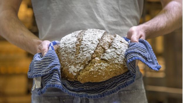 Absorber más hierro... qué buena excusa para hincarle el diente a un pan como este (si es que está fortificado). (PIDJOE / GETTY IMAGES)