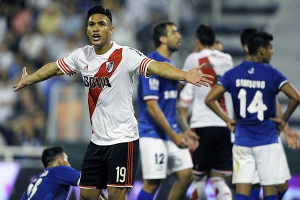 Teofilo Gutierrez, será la baja sensible para River Plate en el juego contra Estudiantes. (Foto Prensa Libre: AFP)