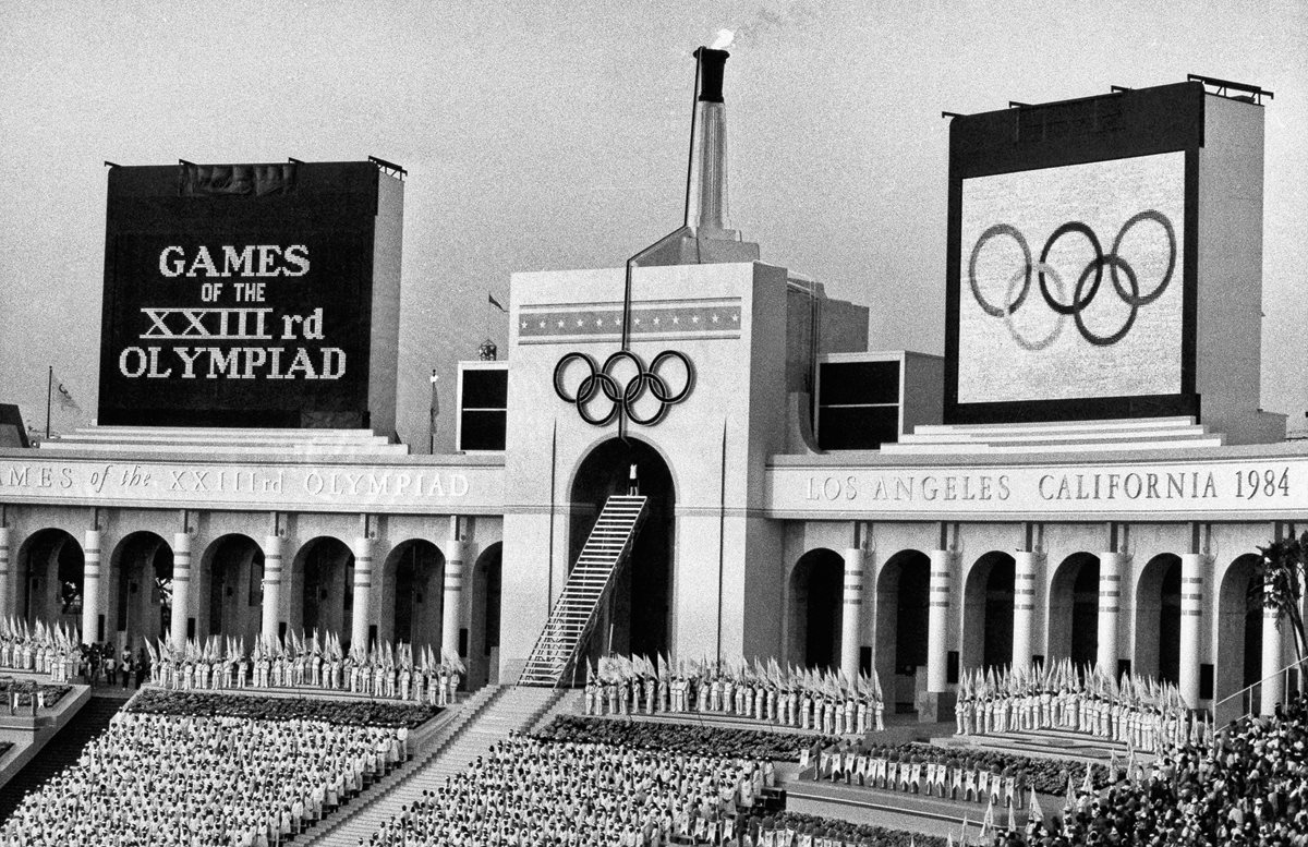 El Colise de Los Ángeles mientras albergó los Juegos Olímpicos de 1984. (Foto Prensa Libre: AP)