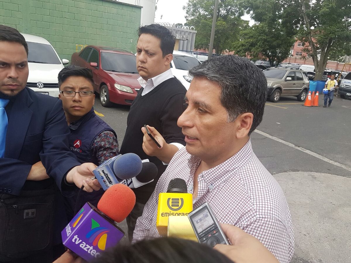 El director del hospital general señaló que las capacidades del centro están sobrepasadas. (Foto Prensa Libre: Prensa Libre)