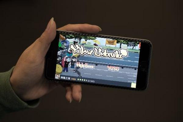 Videojuego móvil ha tenido más de 40 mil descargas. (Foto Prensa Libre: AFP)