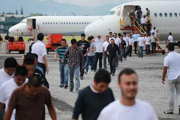 Estados Unidos deportó a 2 mil 350 guatemaltecos que vivían ilegalmente en dicho país del norte dumrate enero pasado (Foto Prensa Libre: Hemeroteca PL)