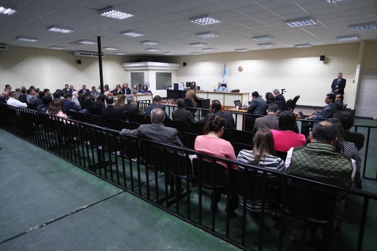 La audiencia fue reprogramada para el jueves a las 9 horas. (Foto Prensa Libre: Paulo Raquec)