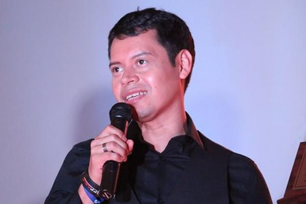 El guatemalteco Sergio Fernando Arévalo destaca en Los Ángeles, California.