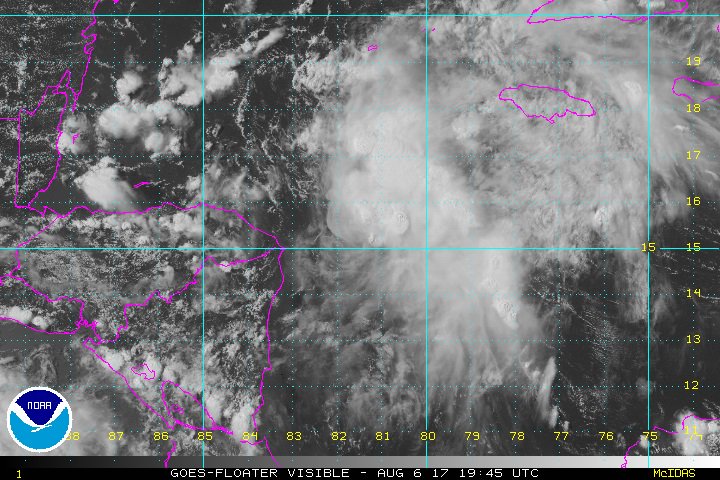 El Centro Nacional de Huracanes de EE.UU. emitirá avisos por el acercamiento de la tormenta Harvey a Centroamérica. (Foto Prensa Libre: @NWSNHC)