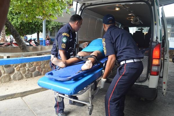 La mujer fue trasladada herida el día que ocurrió el accidente en Río Hondo, Zacapa pero murió este miércoles. (Foto Prensa Libre: Víctor Gómez)<br _mce_bogus="1"/>