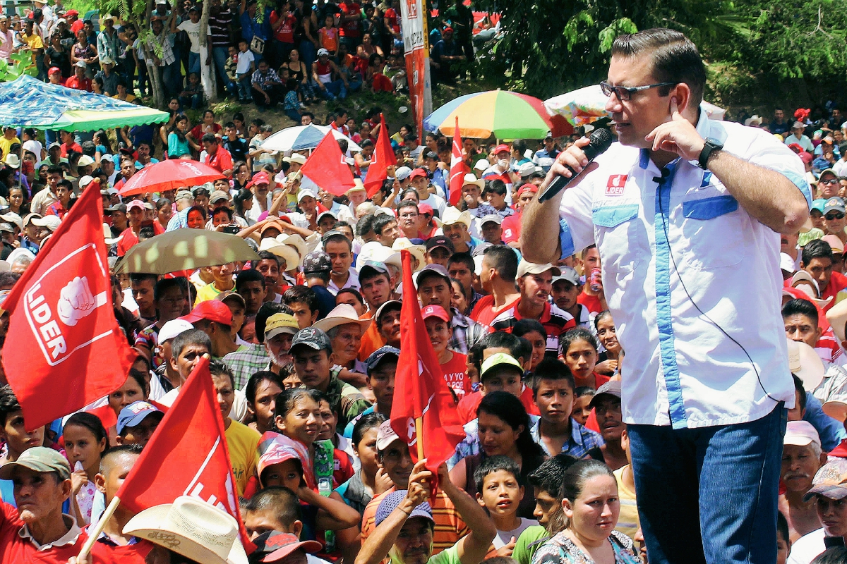 Manuel Baldizón,  durante su discurso en Gualán, Zacapa. (Foto Prensa Libre: Julio Vargas)
